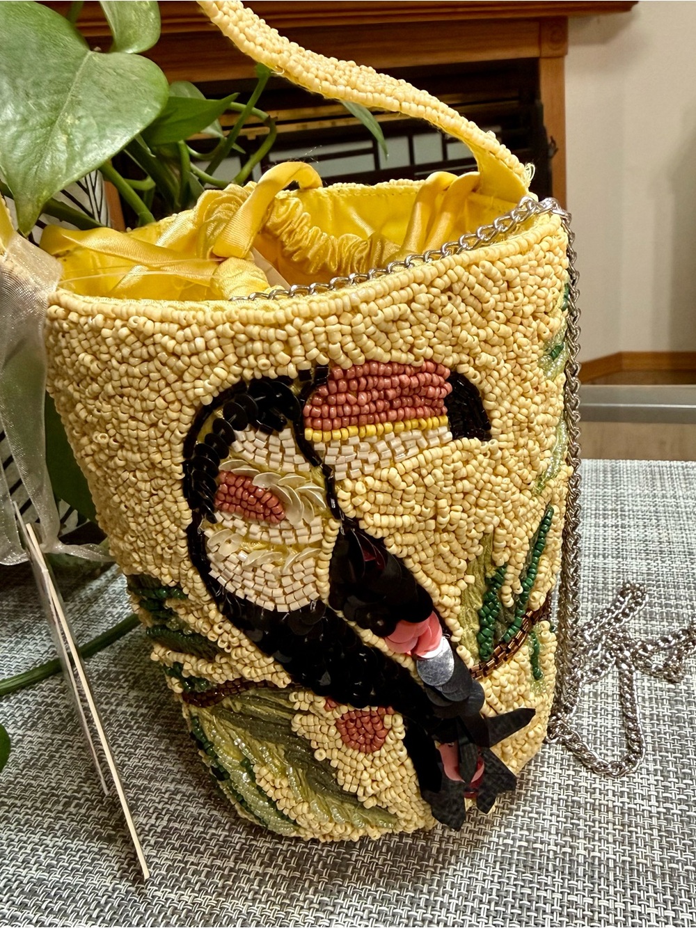 Toucan Yellow💛Hand Beaded Bucket Bag with Parrot silver Chain Drawstring🌺